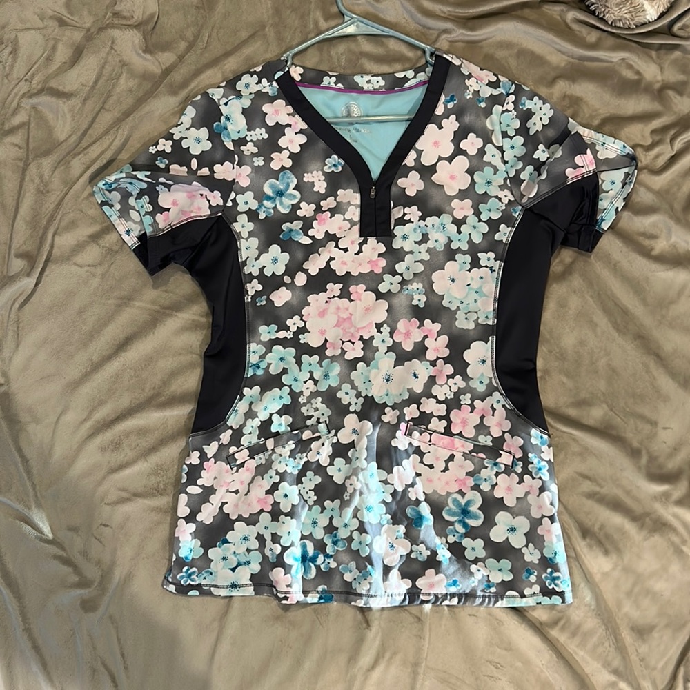 Healing hands scrub top for women in size large